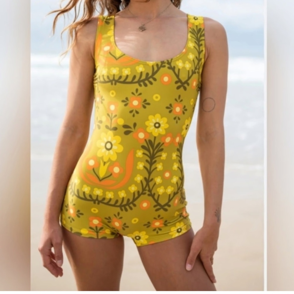 NWOT Atmosea Floral Patterned swimsuit one piece size small